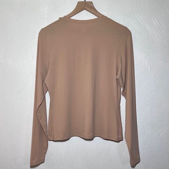 SKIMS Fits Everybody Long Sleeve T-Shirt in Clay - Picture 4 of 7